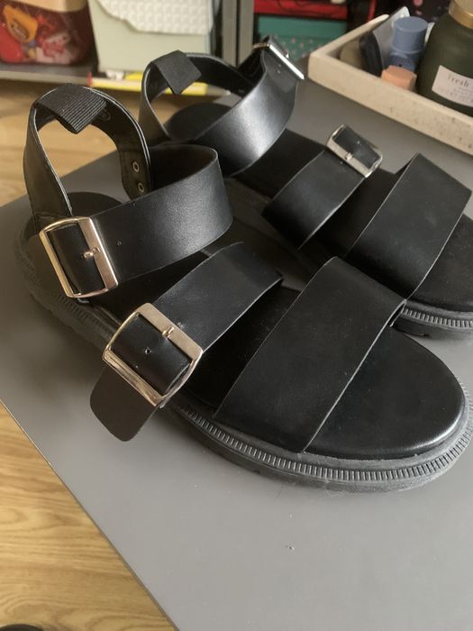 Sandalias tipo Doc Martens