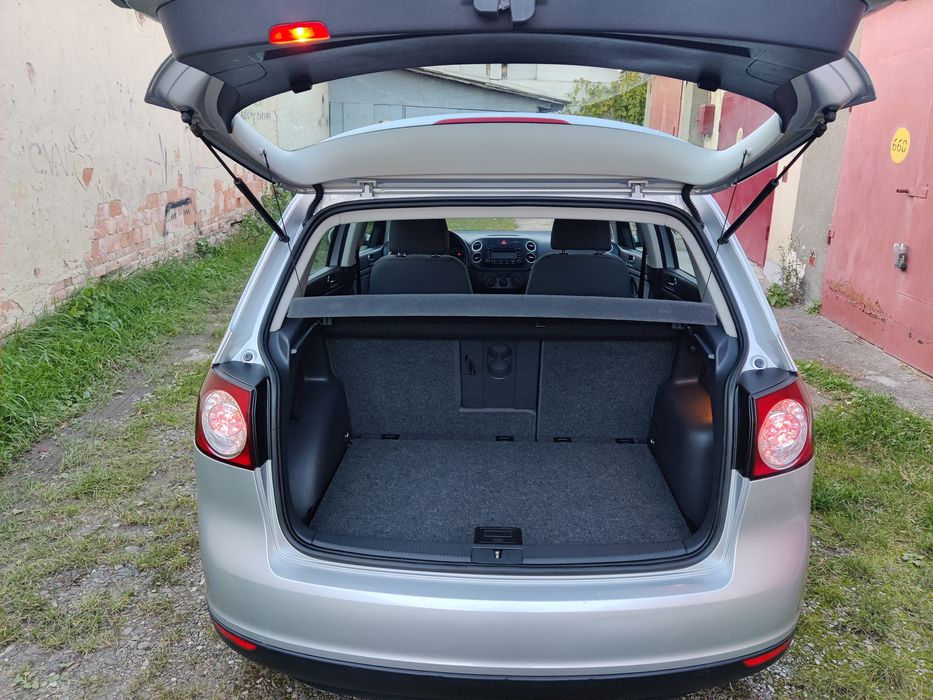 GOLF PLUS 5700$
Мотор 1,6 бензин.
Коробка механіка 6ст.
Пробіг