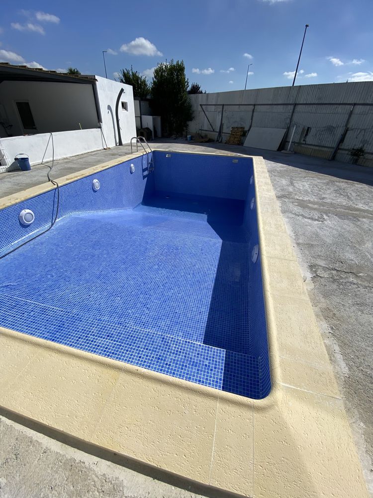 Piscinas em betao ou bloco.