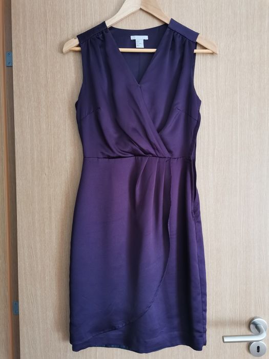 Vendo vários vestidos