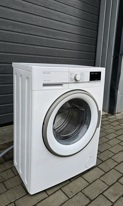 Продам вузьку пральну машинку Sharp на 6 кг 1200  глибина 40 см вживан