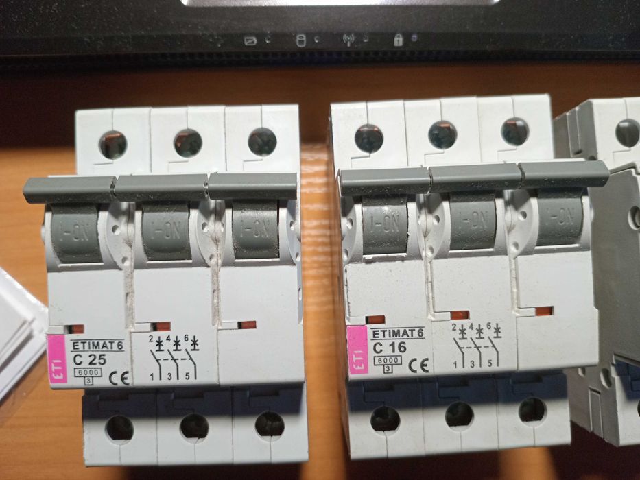 Автоматичний вимикач ETI ETIMAT 3P C10. C16. C25.
