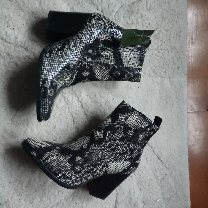 Botki skórzane Gino Rossi 39 nowe