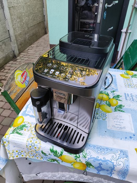 Кофемашина,кофеварка Delonghi Magnifica EVO 2022год