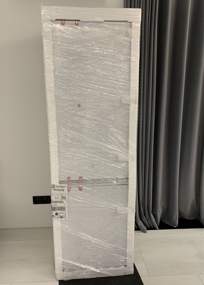 Вбудований холодильник Electrolux RNT6NE18S