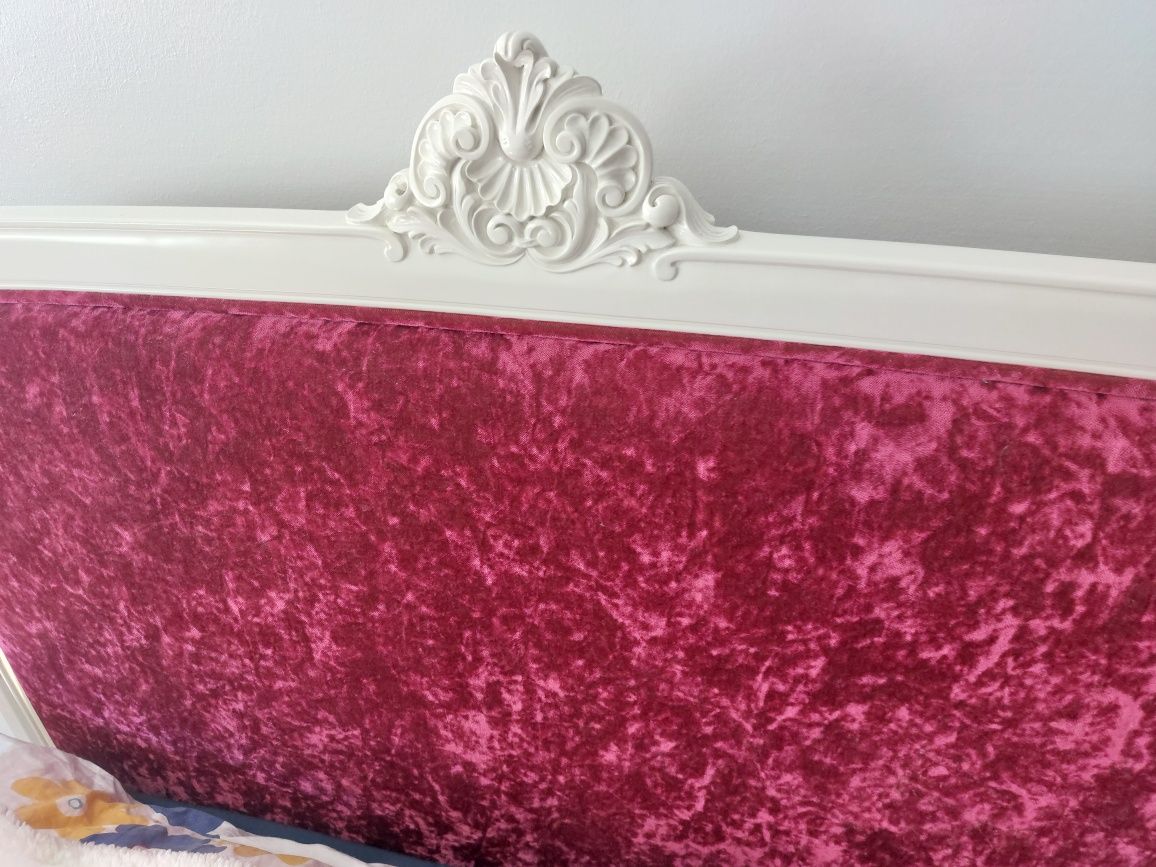 Cama de solteiro  forrada a veludo