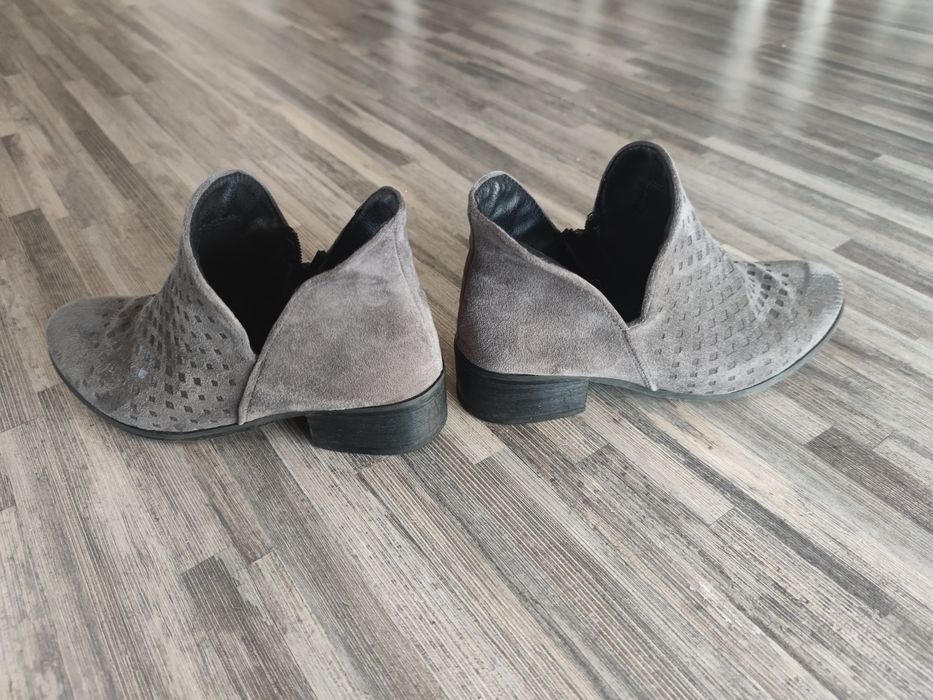 Botki zamszowe siwe/ rozm. 36 / 23 cm jak NOWE
