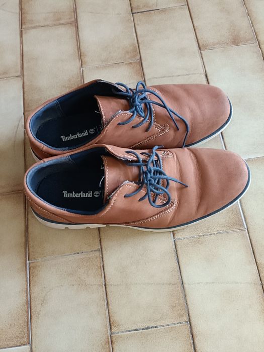 os sapatos estão em ótimas condições. são quase novos.