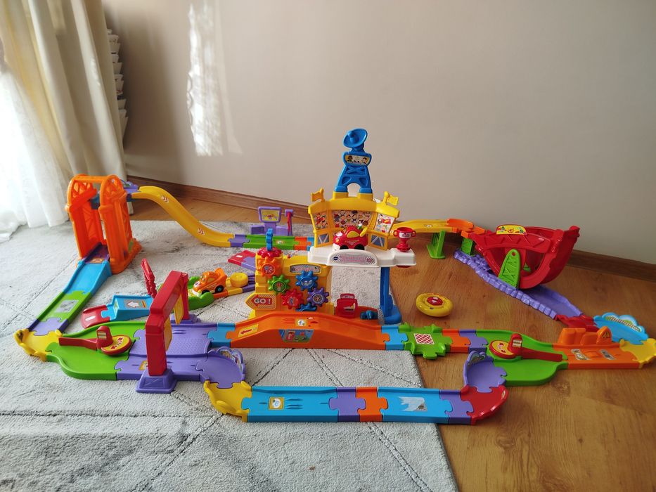 2 tory Tut Tut i dwa autka