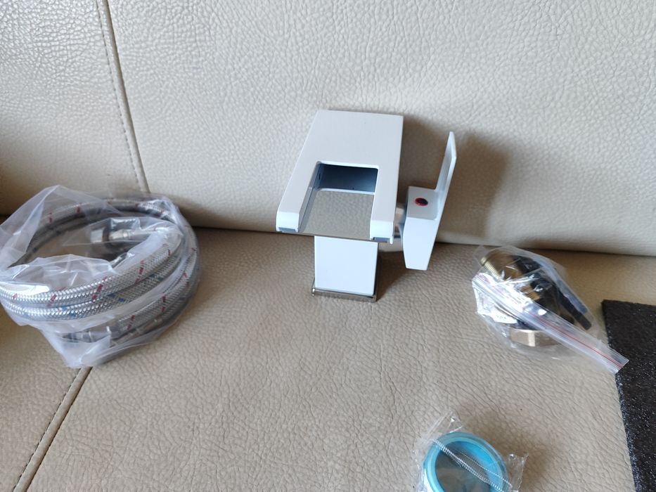 Świecąca bateria biala mosiądz