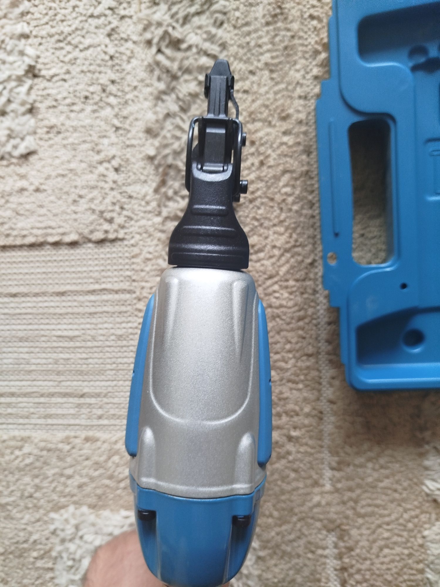 Gwoździarka Makita AF506