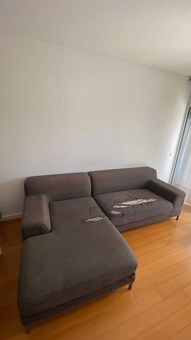 Sofá com chaise longue cinzento
