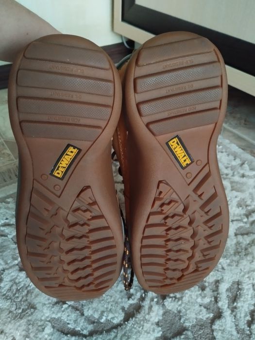 Чоловіче взуття в ідеальному стані