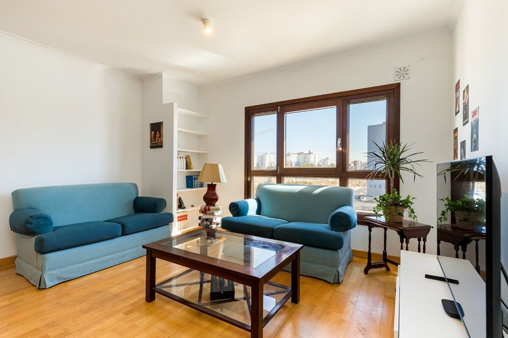 Arrenda-se T2 com estacionamento  em Lisboa