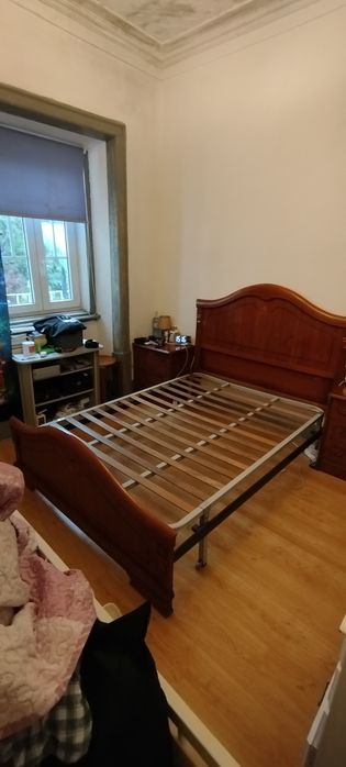 Cama casal + 2 mesinhas de cabeceira