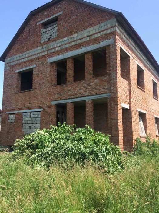 Будинок, незавершене будівництво