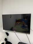 TCL 32” Smart TV (com suporte de parede)