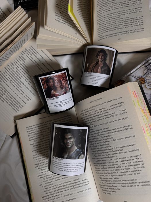 Свічки з книжковими чоловіками / свічка для книголюба