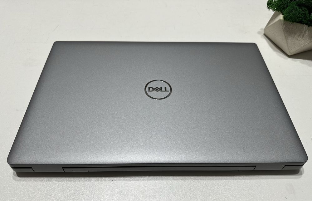 Dell latitude5520 15,6" IPS Touch|i5-1145G7|16Gb|SSD512|IrisXE|2022