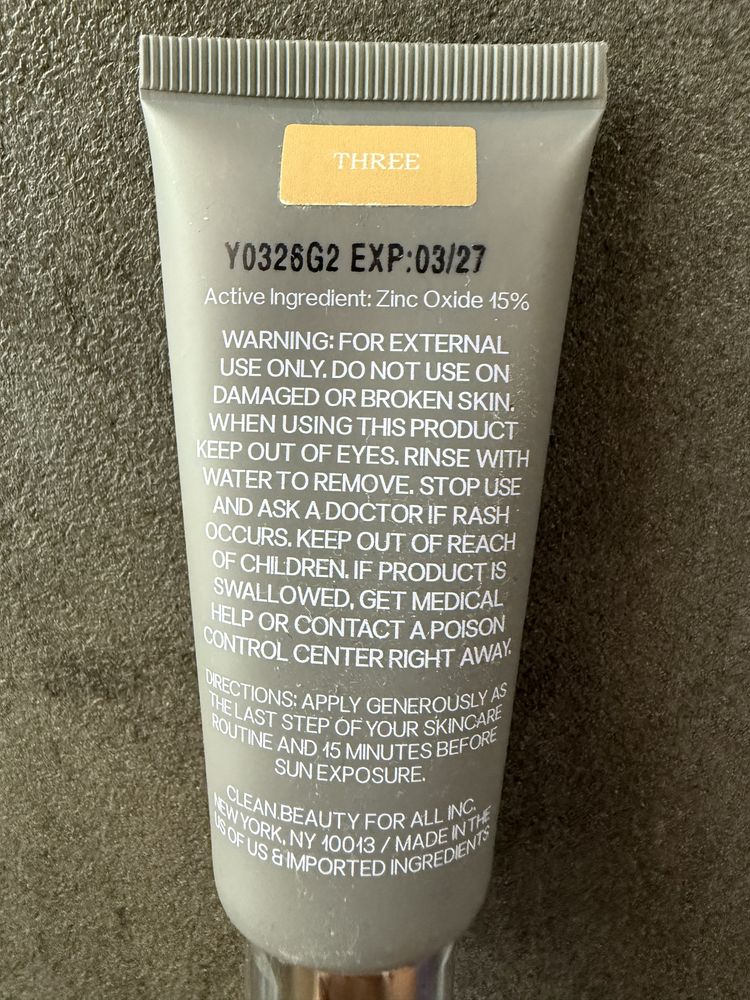 Saie Slip Tint 35 - podkład/krem koloryzujący z SPF - kolor 3