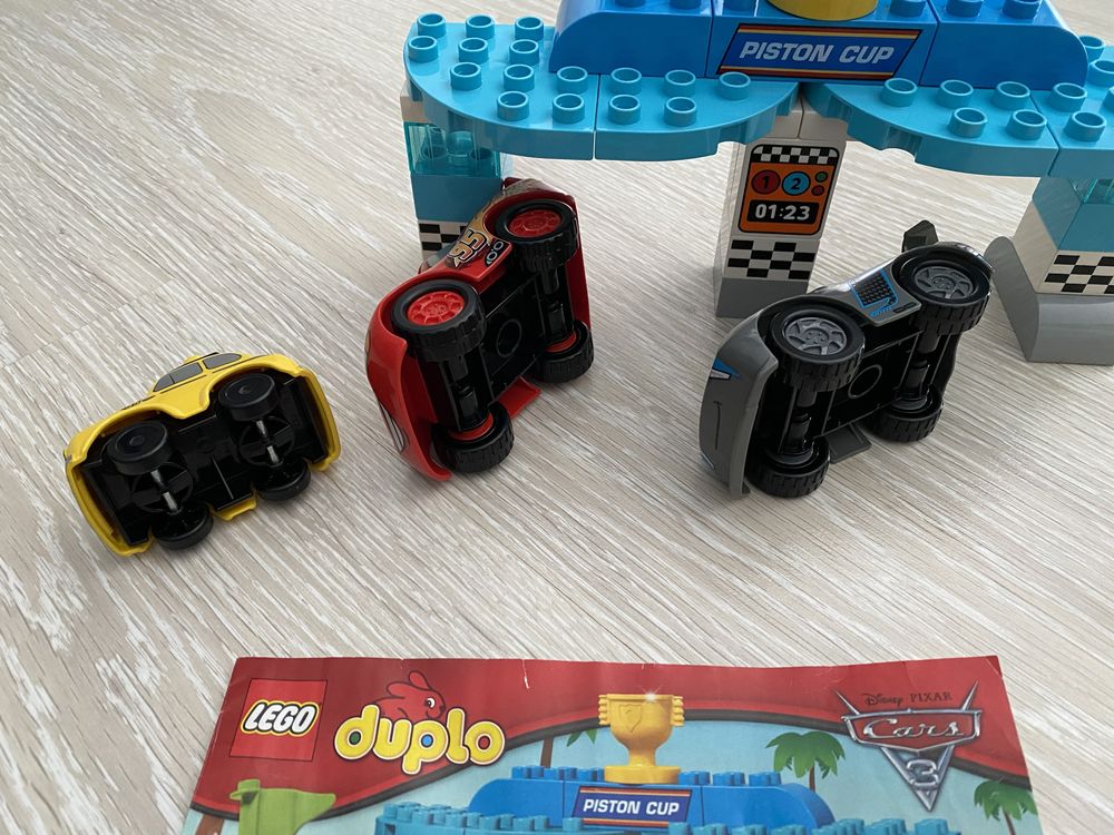 LEGO Duplo Piston Cup Race