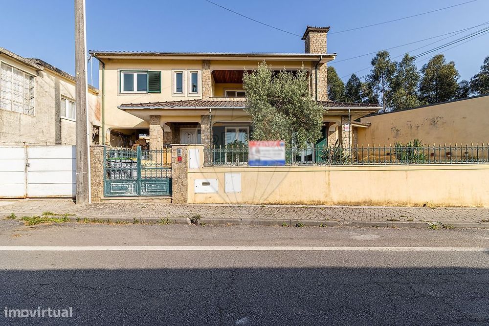 Moradia T4 para venda