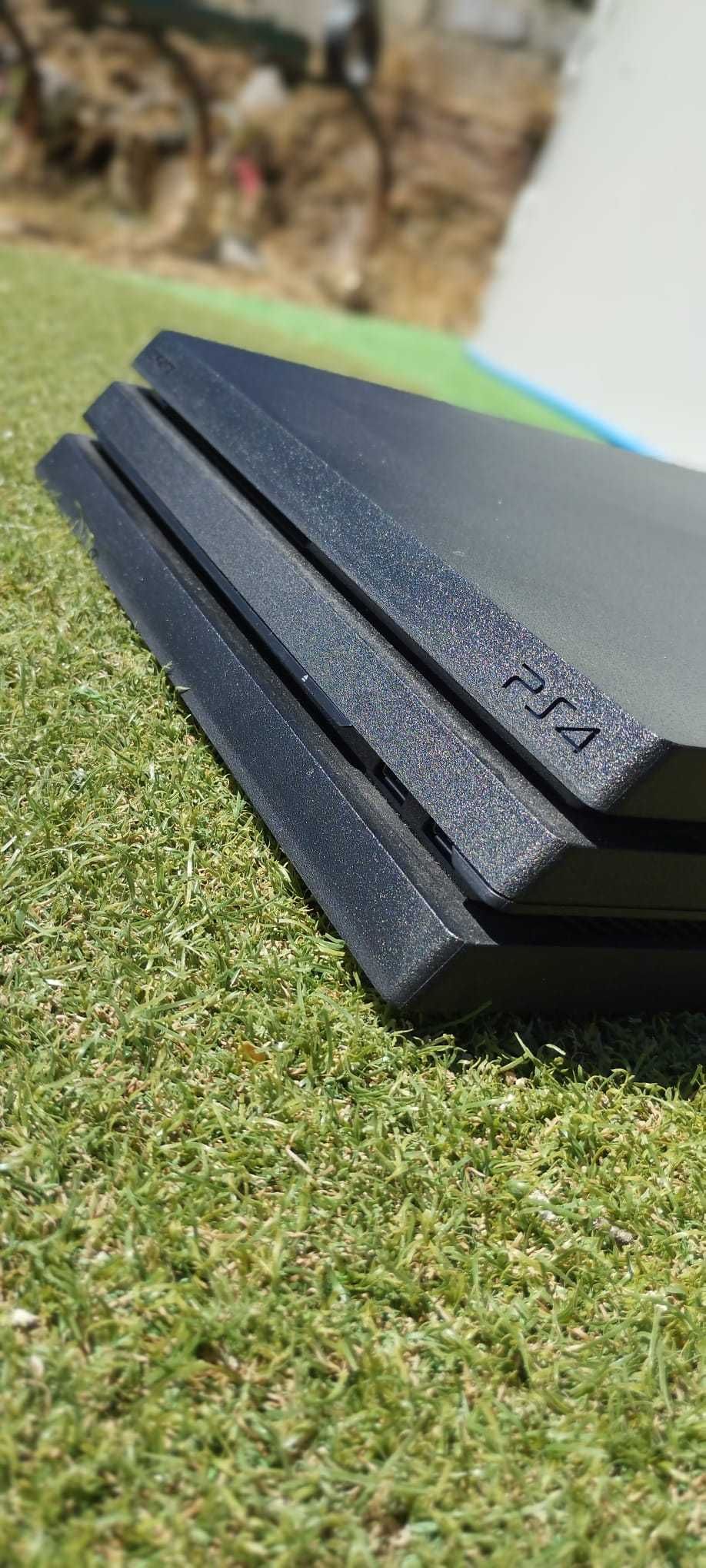 Vendo PS4 PRO 1Tb com pouco uso, e ainda umas ofertas..nao exites !!