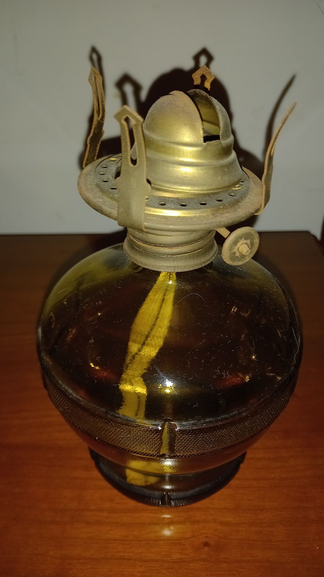Base de candeeiro a petroleo