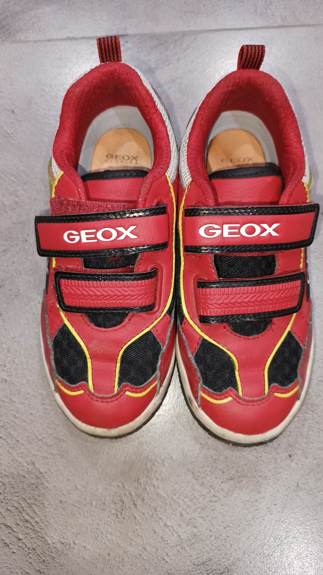 Buty chłopięce Geox Świecace czerwone wyścigowe roz. 31