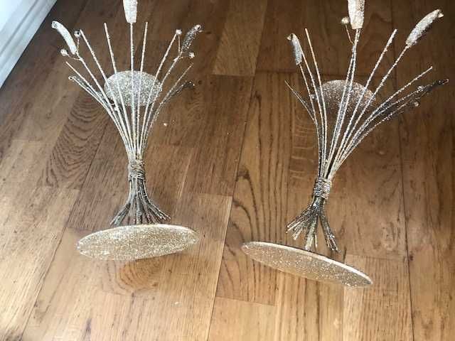 Castiçais decorativos em dourado com brilho