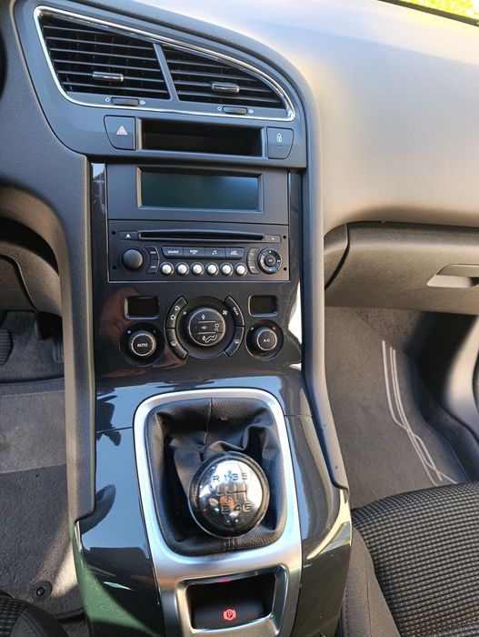 Peugeot 5008  2015 р.