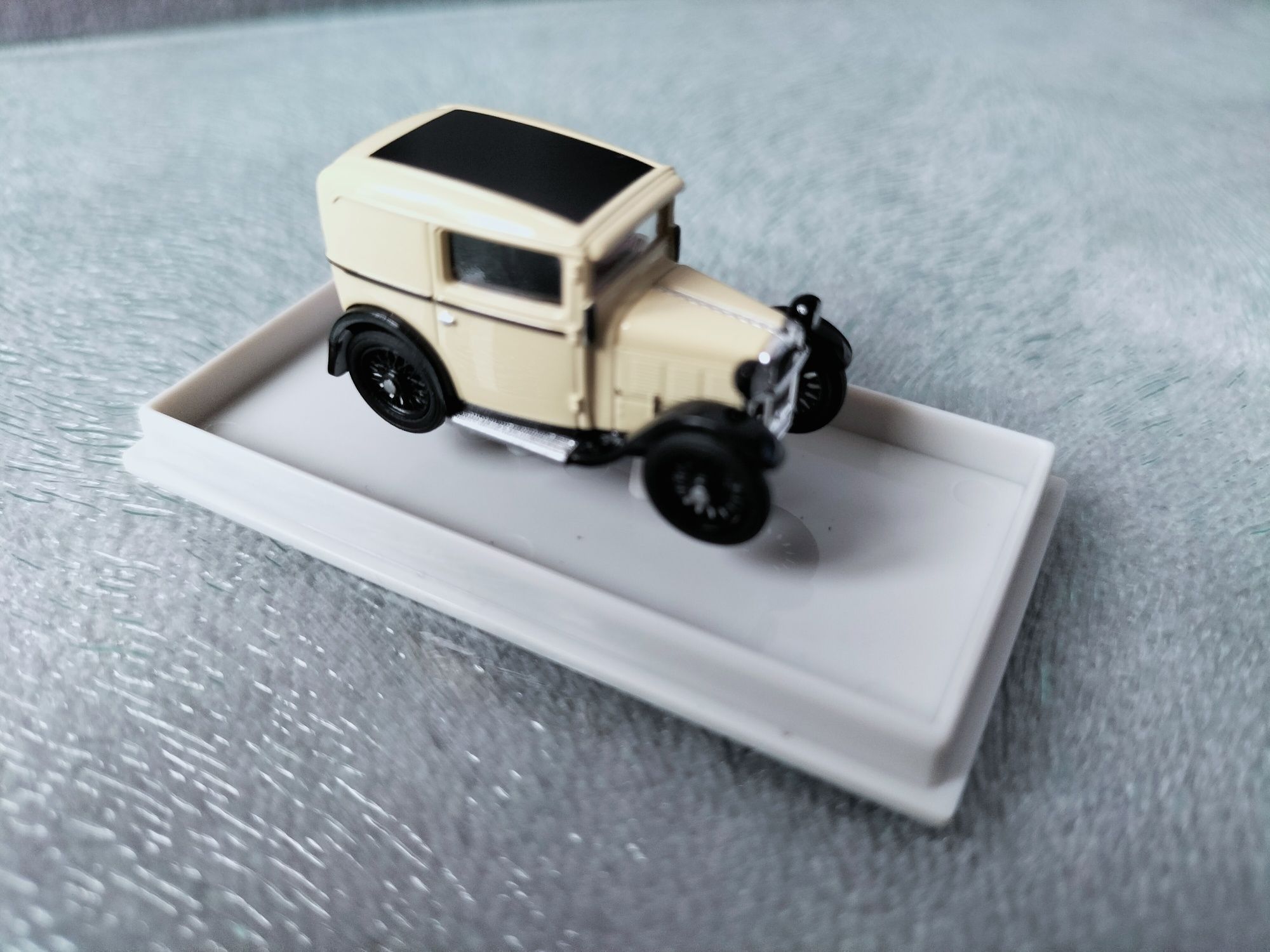 Brekina 1:87 Dixi Lieferwagen kolekcjonerski model samochodu