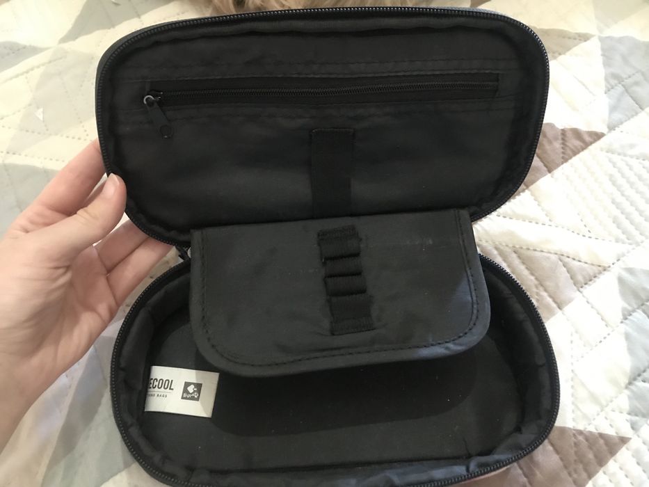 Estojo da marca Becool