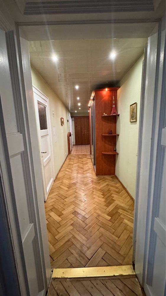 Центр, кв в елітному будиноку, від власника.