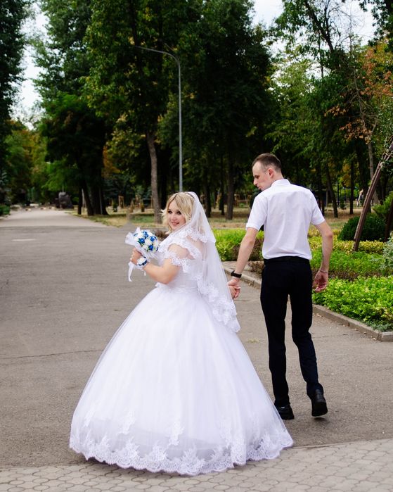 Продам весільну сукню