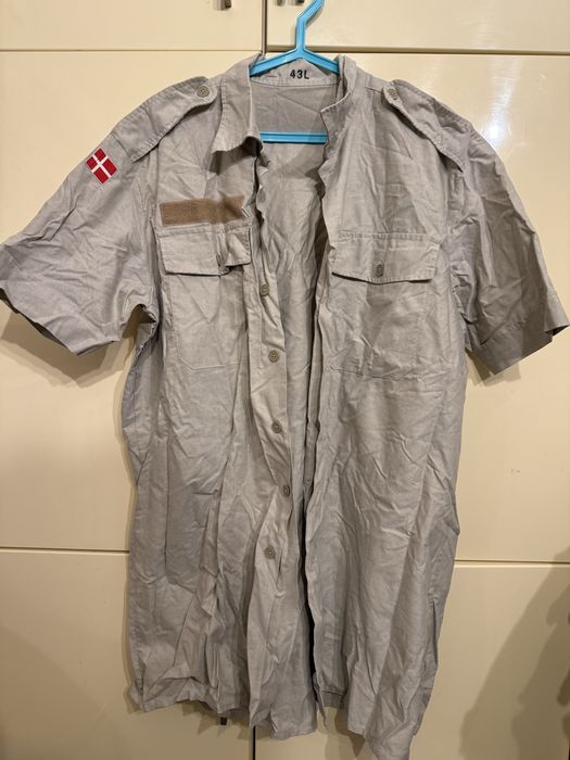 długa koszula w stylu wojskowym Wojskowa koszula w kolorze