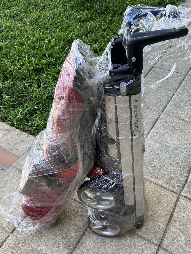 carrinho de bebé da marca  babeconfort