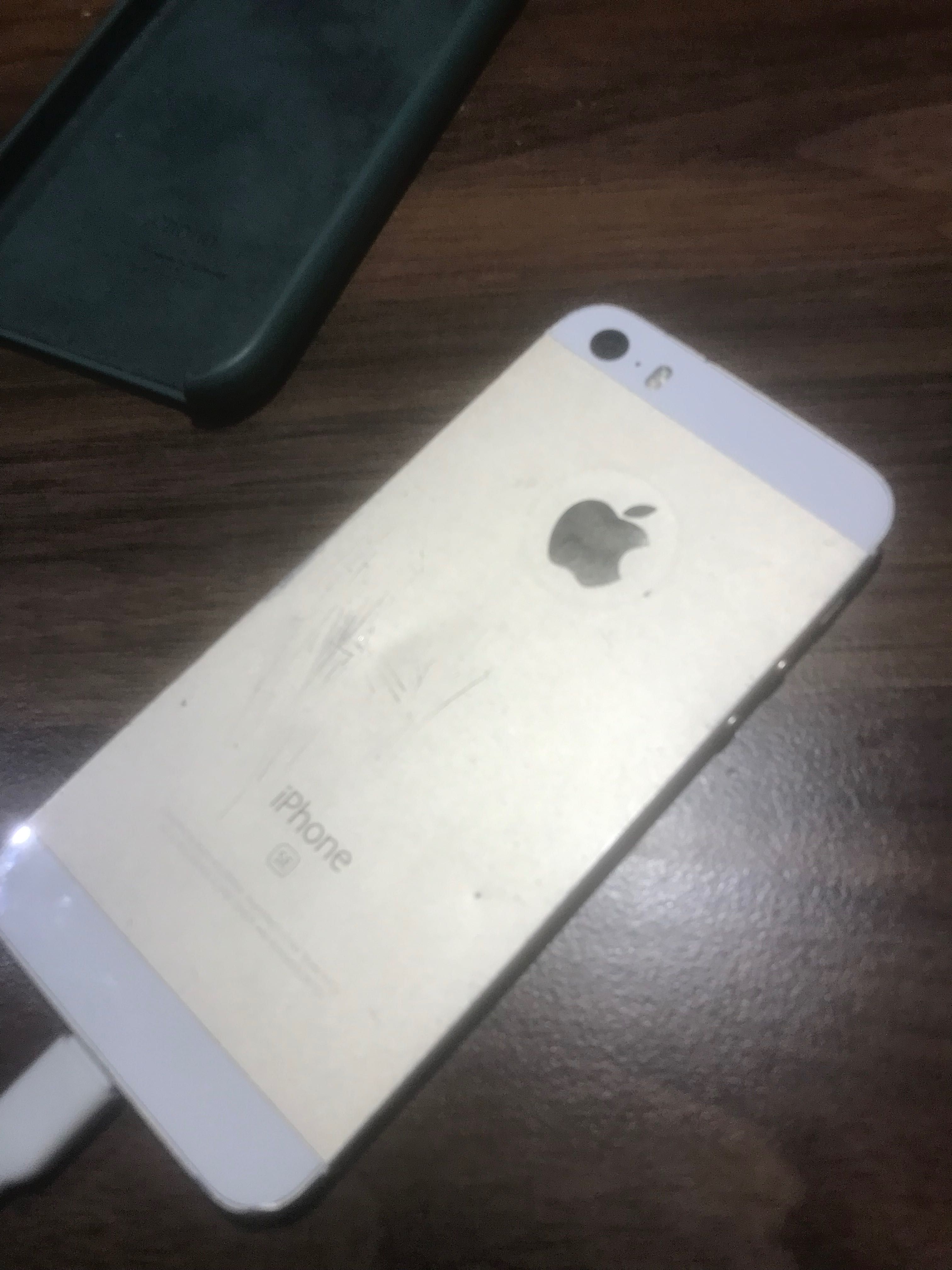 Продам iPhone SE