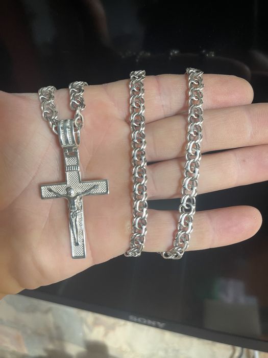 Срібна цепочка з хрестиком