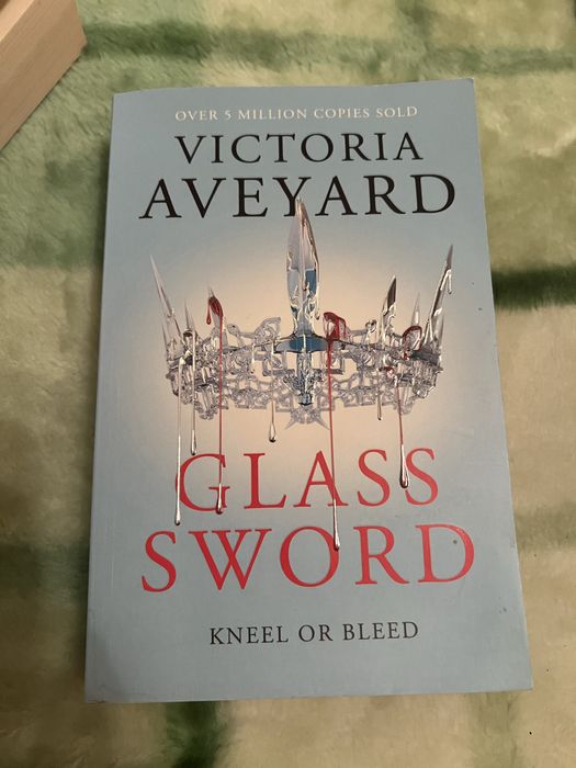 Вікторія Евеярд «Червона Королева» і «Скляний Меч» англійською