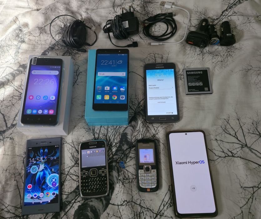 Zestaw telefonów