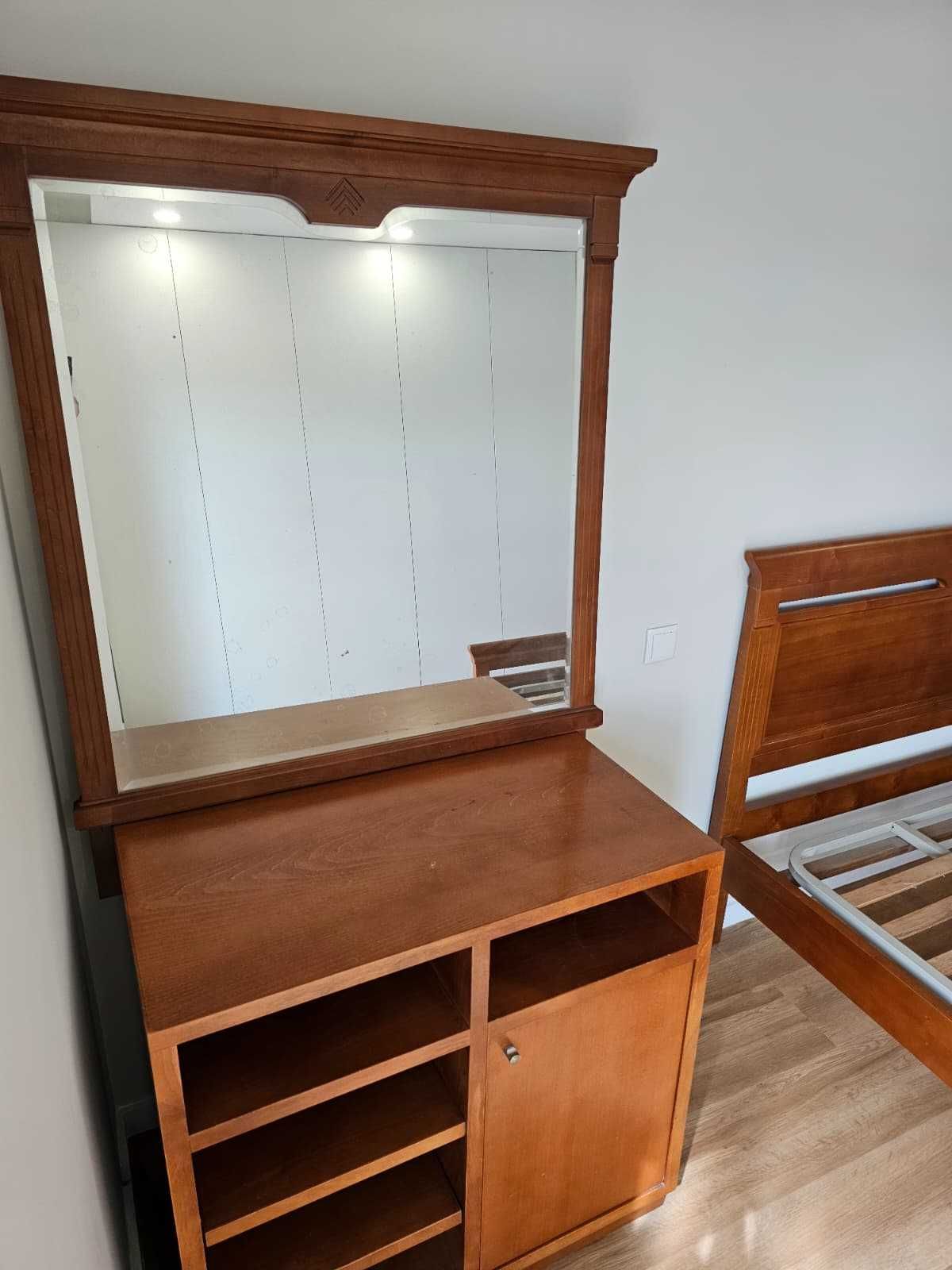 Cama casal + cómodas e espelho