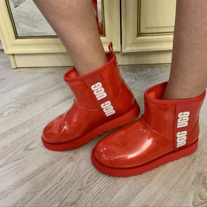Яскраво-чарвоні UGG оригінал