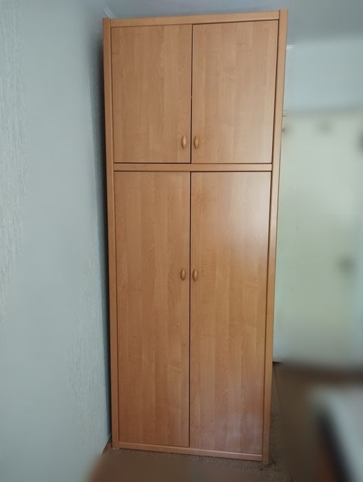 Висока шафа/тумба/комод  для одягу