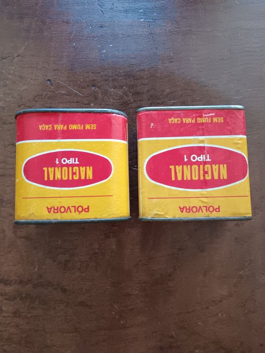Latas de pólvora antigas Nacional