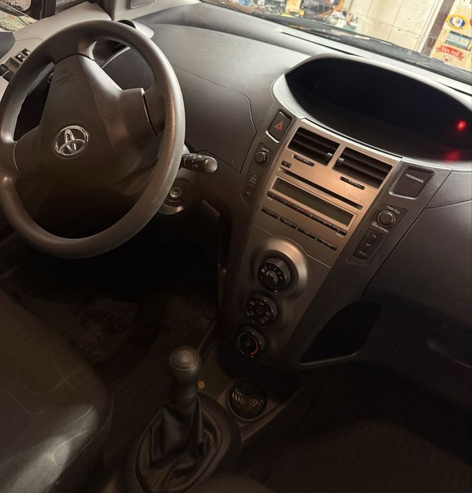 Toyota yaris 1.0 benzyna lift 2010 rok hak 5 drzwi klima