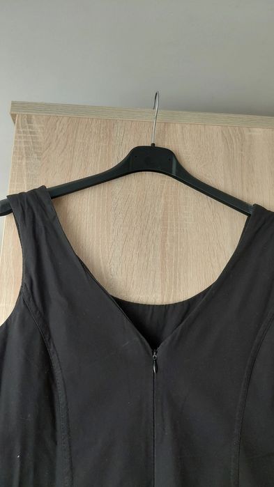 Czarna prosta sukienka damska na grubych ramiączkach house M