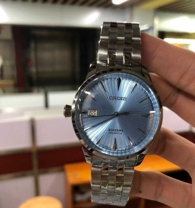 Lodowoniebieski damski zegarek ze srebrną bransoletą