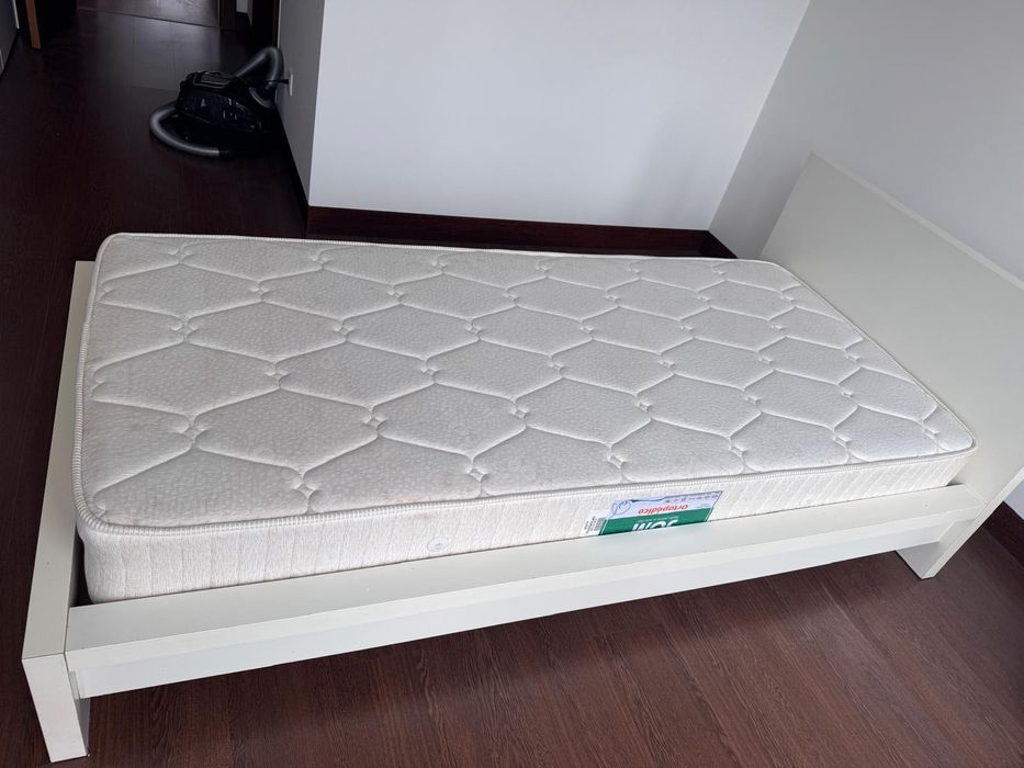 Cama solteiro com colchão