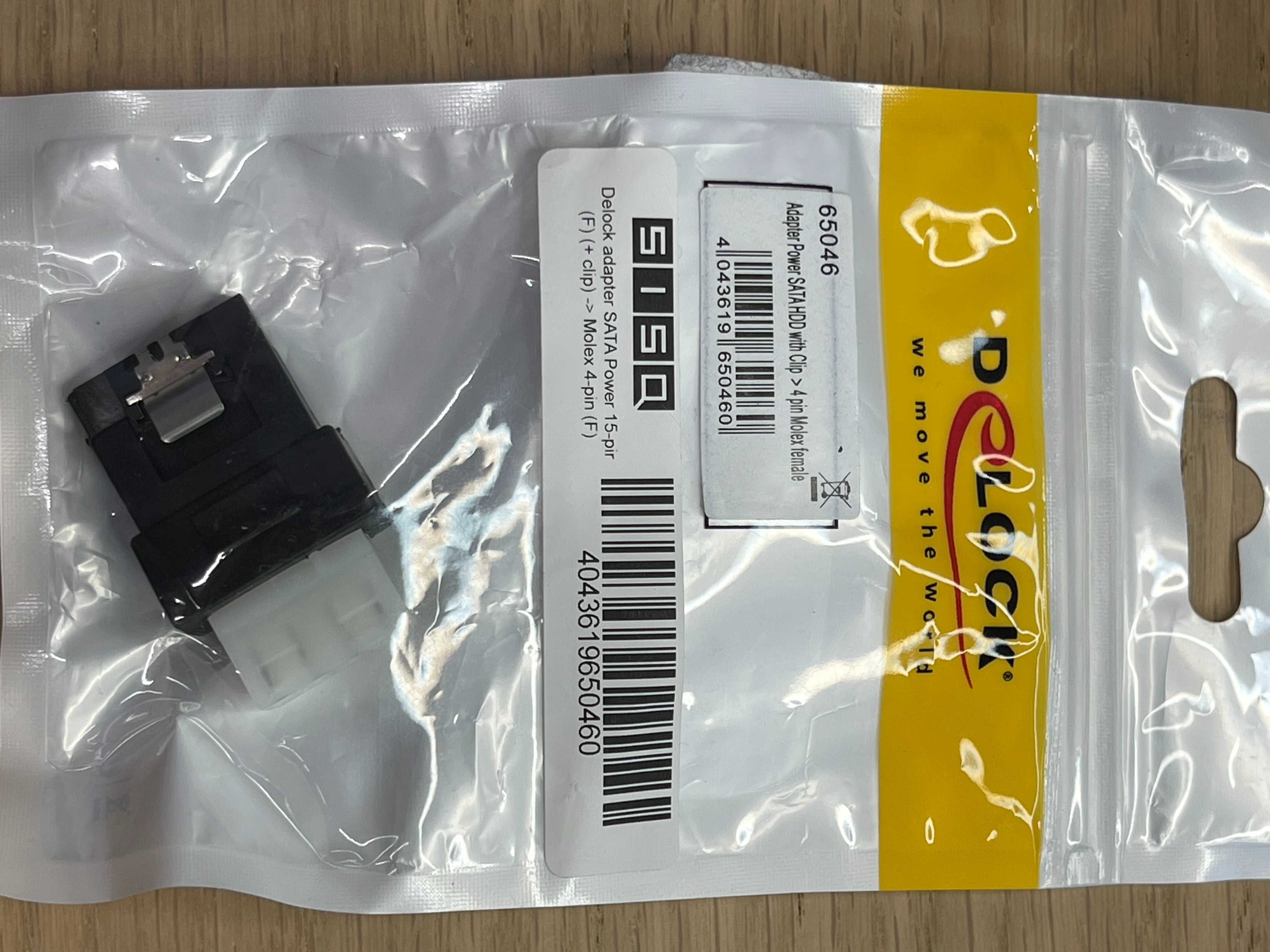 Adapter Delock SATA POWER 15-PIN (F) (+ CLIP) -> MOLEX 4-PIN (F)